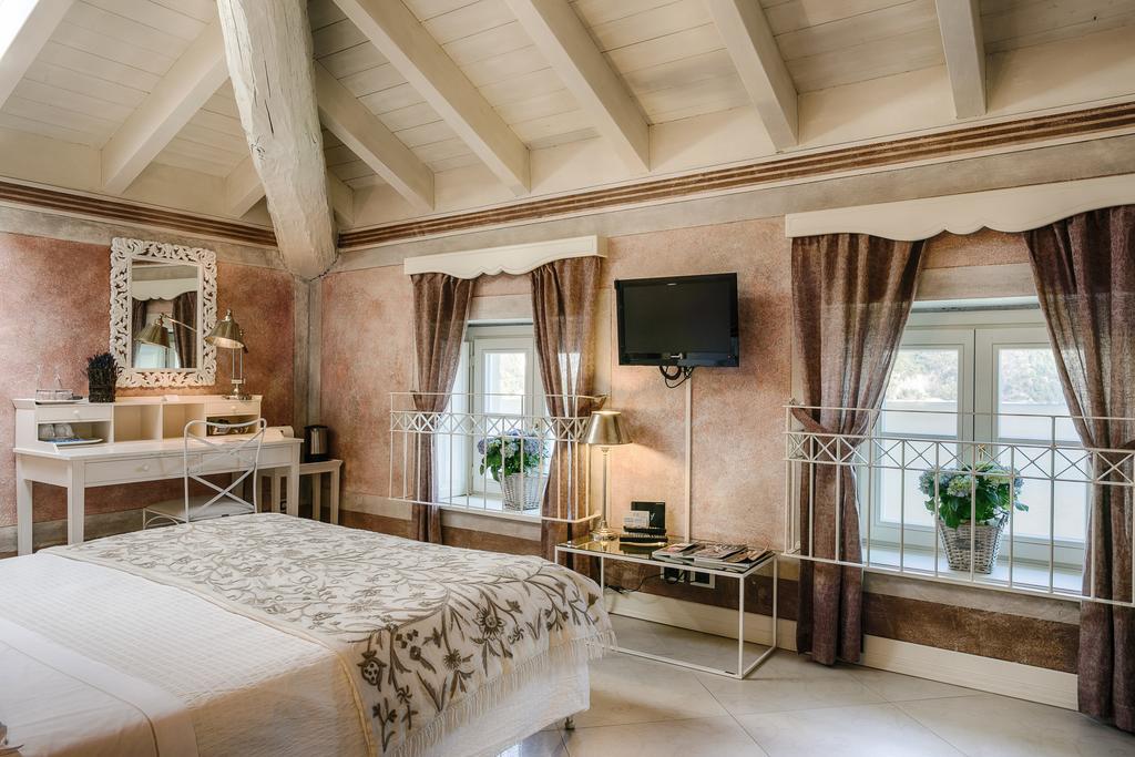 Relais Villa Vittoria ลาโญ ภายนอก รูปภาพ